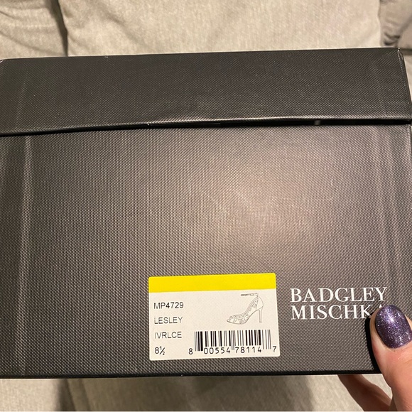 BNIB  Badgley Mischka Lesley Open Toe Bridal Strappy Pump Ivory Lace Size 8 1/2 - Picture 10 of 10